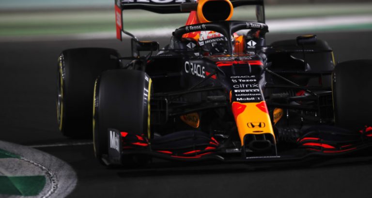 VT3: Verstappen het snelst, krijgt incident Hamilton nog een staartje?