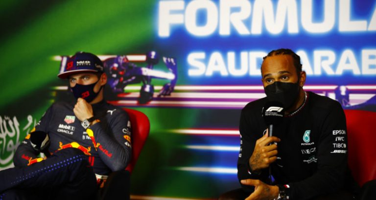 Hamilton neemt geen blad voor de mond na knokpartij met Verstappen: ‘Max gaat te ver’