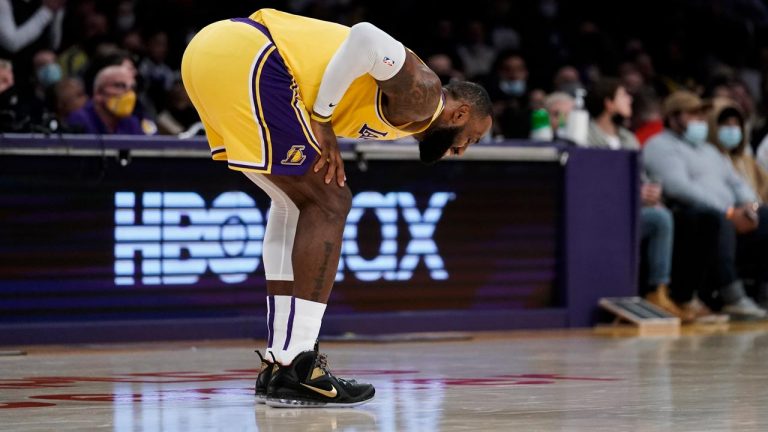 Onstuitbare Suns verslaan Lakers, enkelblessure LeBron