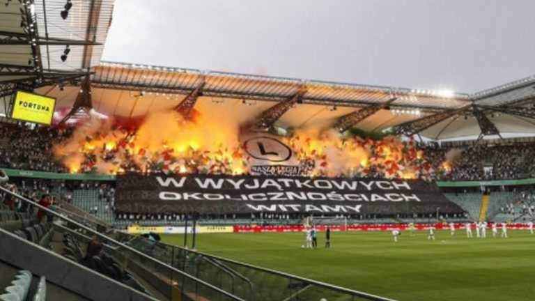 Hooliganisme in Polen: eigen fans vallen Legia Warschau-spelers aan in teambus na mindere resultaten