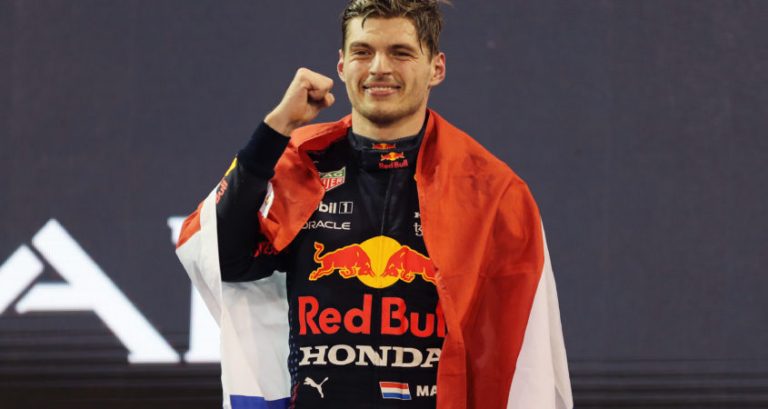 Emotionele wereldkampioen Formule 1 Verstappen: ‘Dit is waanzinnig’