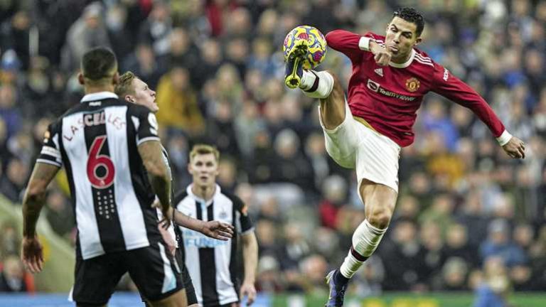 Gefrustreerde Cristiano Ronaldo ziet Manchester United niet winnen van Newcastle United