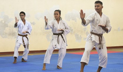 Drie karateka’s behalen zwarte band