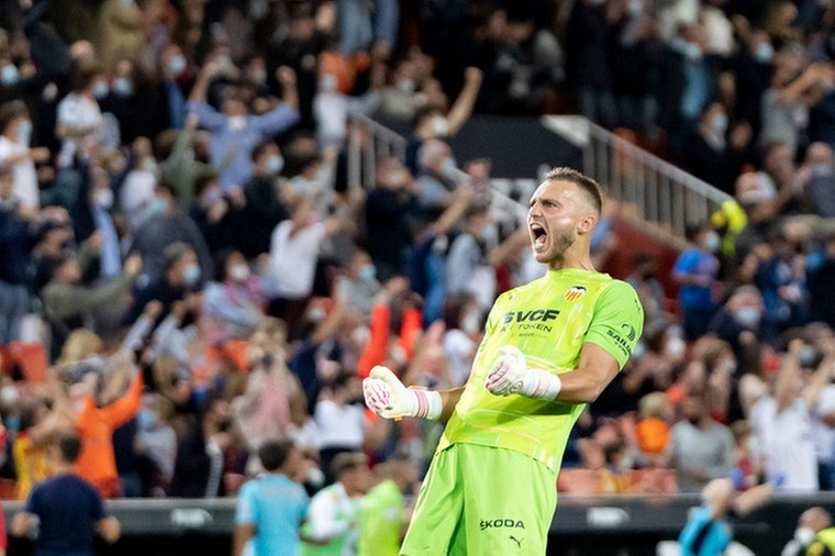 ‘Reus’ Cillessen verdrijft penaltyspook en krijgt opnieuw lovende kritieken