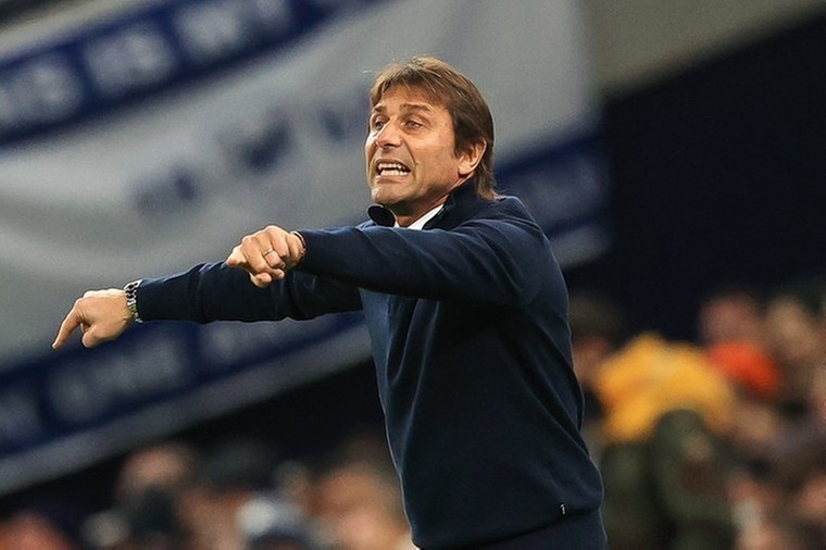 Woest Tottenham denkt aan juridische stappen na doorgaan Vitesse