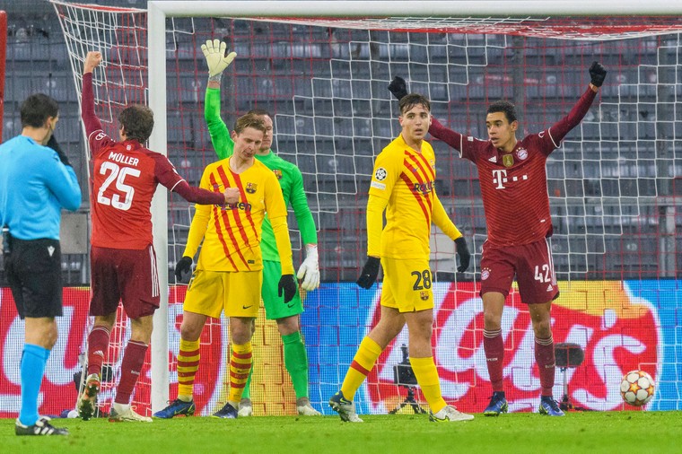 Bayern München overtreft Ajax en kegelt Barcelona uit de Champions League