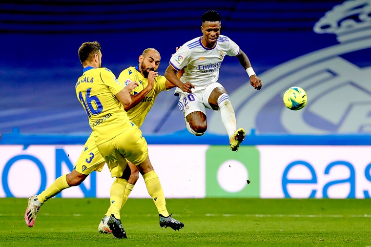 Real Madrid volgt slecht voorbeeld Barça en bijt zich stuk op Cádiz