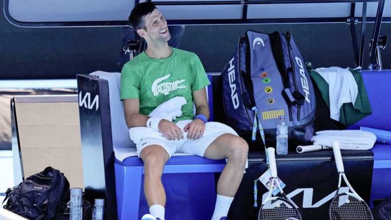 Gelekte beelden Australische nieuwslezers: ’Novak Djokovic een achterbakse klootzak’