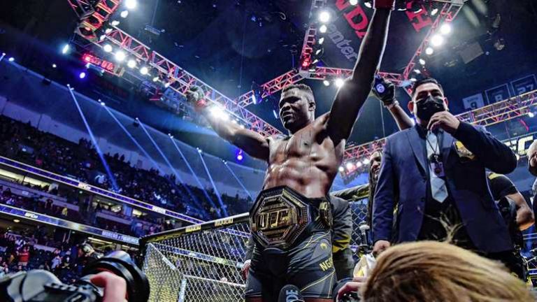 ‘Geblesseerde’ Francis Ngannou maakt statement met zege in UFC-titelgevecht