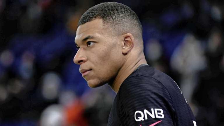 ’Kylian Mbappé tekent bij Real Madrid voor 50 miljoen euro per jaar’