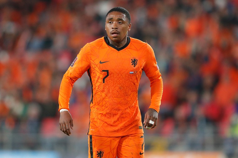 Ajax biedt achttien miljoen euro voor Bergwijn