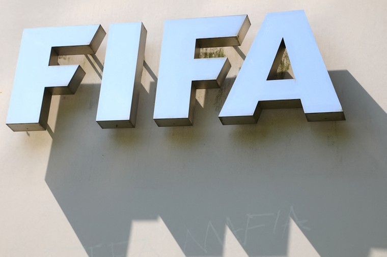 FIFA grijpt in: onbeperkt (ver)huren in de ban