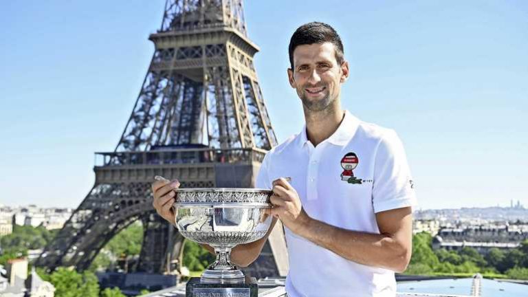 Ook Roland Garros voor Novak Djokovic onder druk door nieuwe wet omtrent vaccinatiepas