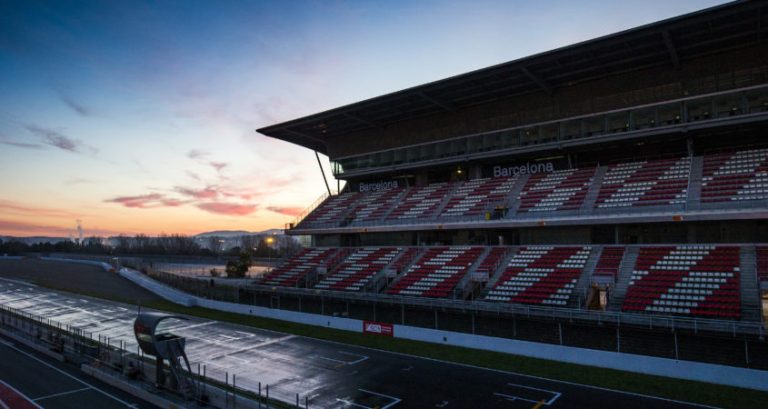 Teams gaan regenbanden Pirelli testen bij shakedown Barcelona