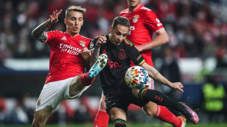 Ajax in golvend duel twee keer op voorsprong, maar speelt gelijk tegen Benfica