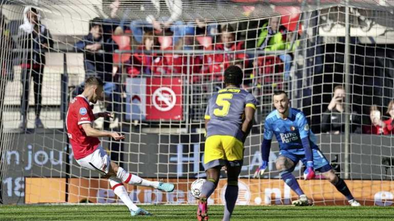 Feyenoord door strafschoppen onderuit bij AZ