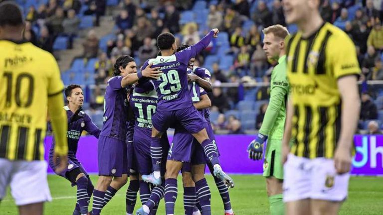 PSV wint na twee thuisnederlagen met ruime cijfers bij Vitesse