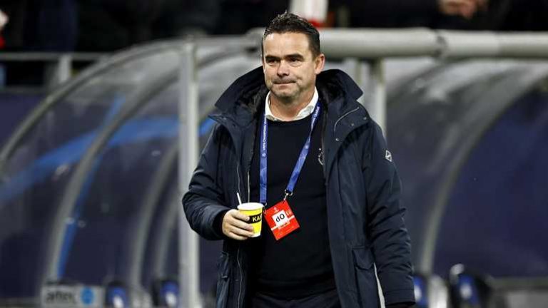 Ajax: Marc Overmars moet tekengeld terugstorten