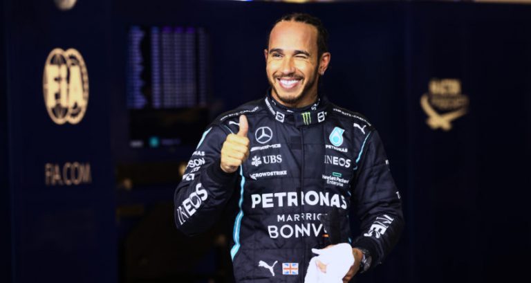 ‘Hamilton gaat definitief door bij Mercedes’