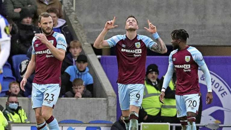 Gevierde Wout Weghorst maakt eerste Burnley-goal: ’Maar nog lange weg te gaan’