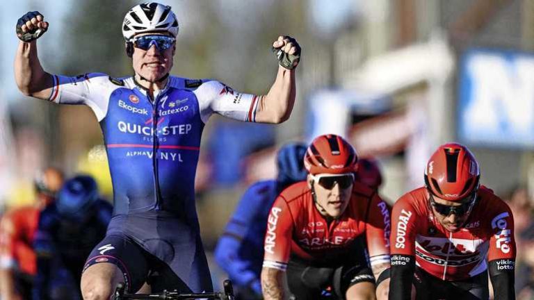 Kuurne-winnaar Fabio Jakobsen denkt aan Oekraïne: ’Dat maakt me heel stil’