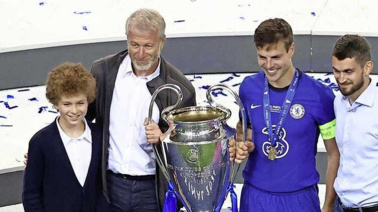 ’Chelsea-eigenaar Roman Abramovich verbannen uit Engeland’