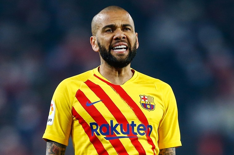 ‘Dani Alves is Europees slachtoffer van koopwoede Barcelona’