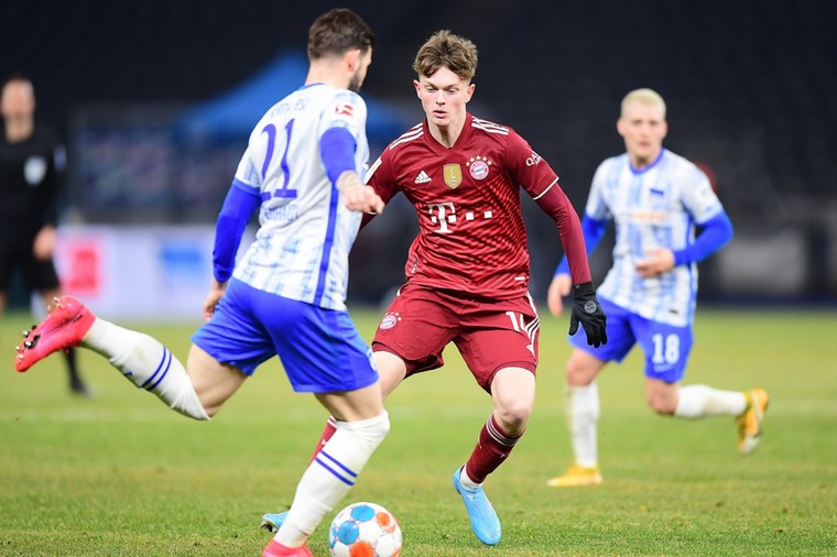 Duitsland en Oostenrijk touwtrekken om supertalent Bayern