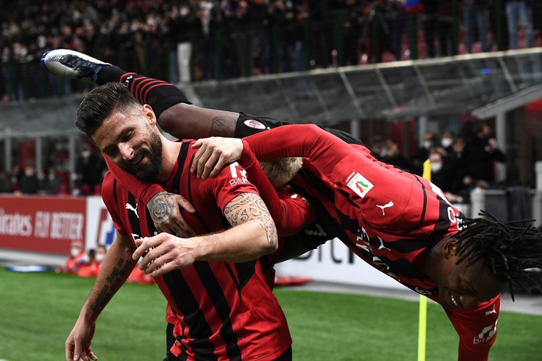Milan dendert door: Giroud en Leão trakteren Lazio op pak slaag