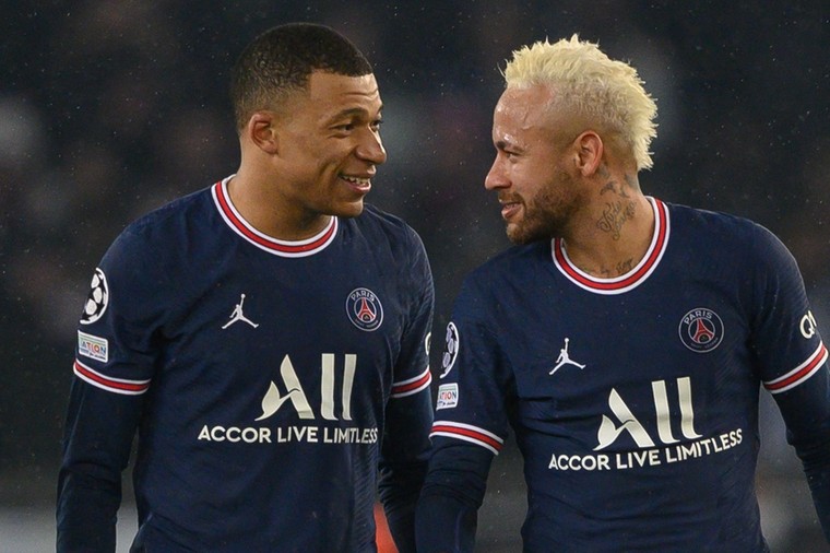 Wordt het Real of toch PSG? Volop speculatie over toekomst Mbappé