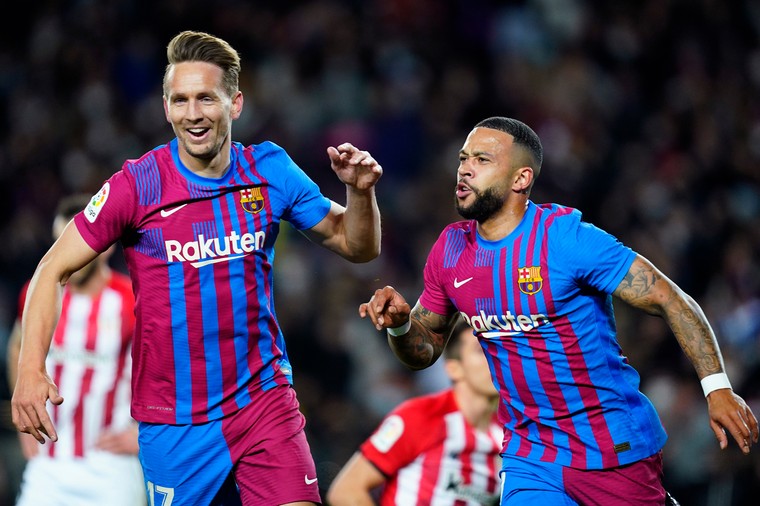 Oranje gloed over zege Barcelona: Luuk de Jong en Memphis scoren