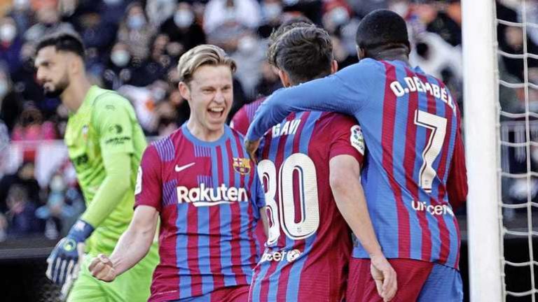 Frenkie de Jong helpt FC Barcelona met goal aan zege