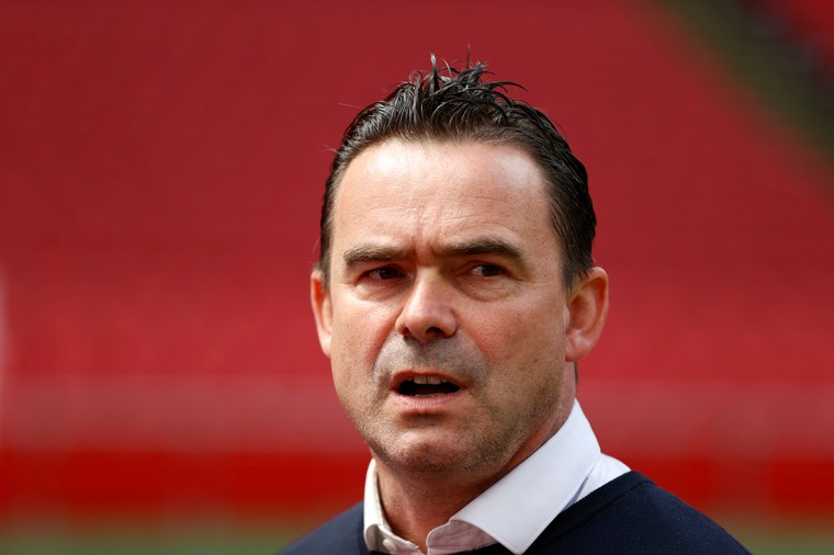 Overmars per direct weg bij Ajax na grensoverschrijdende berichten