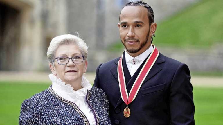 Lewis Hamilton wil achternaam aanpassen om moeder te eren