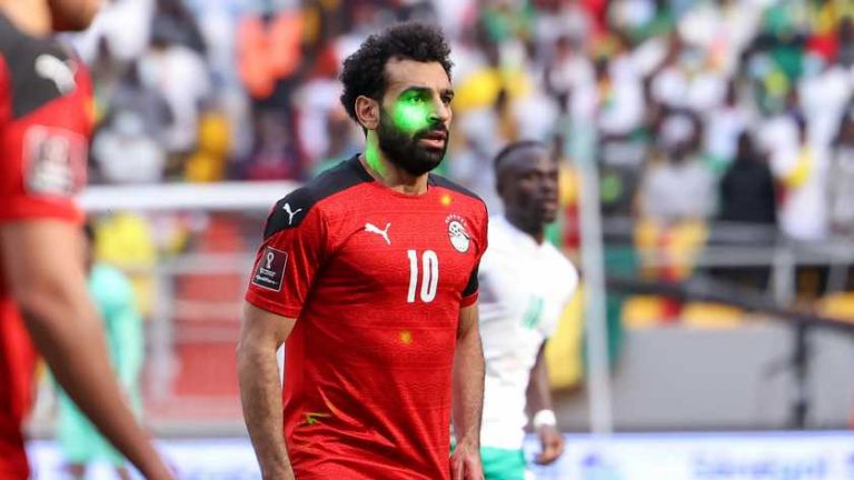 Verboden lasers verblinden Mo Salah bij gemiste penalty