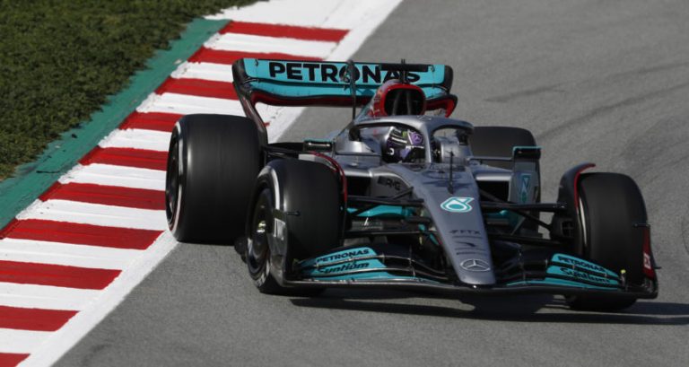 Hamilton: ‘Was niet de makkelijkste test, hebben wat obstakels moeten overwinnen’