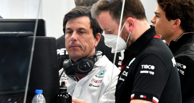 Wolff ziet slechte seizoenstart Mercedes als ‘lesje nederigheid’