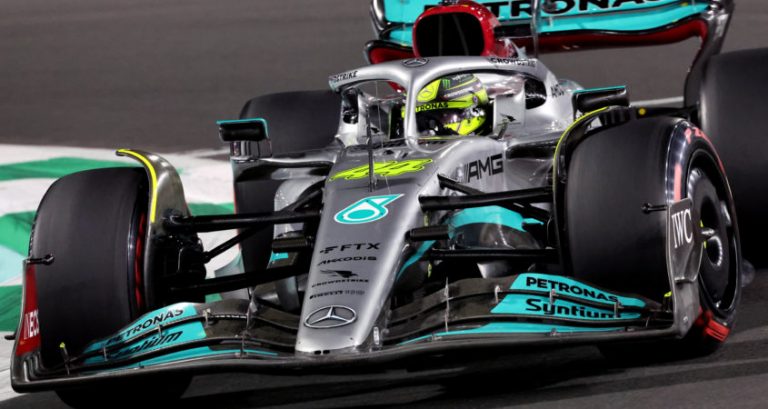 Hamilton strandt na dramatische kwalificatie in Q1: ‘De W13 was een nachtmerrie’