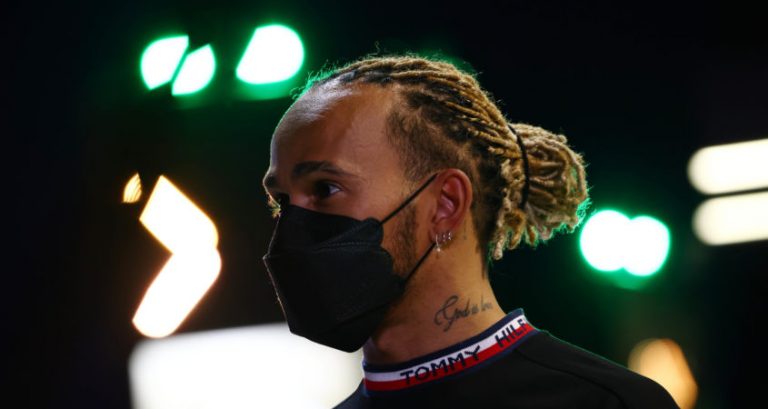 Hamilton niet blij met racepace: ‘Is afgelopen week niks aan veranderd’