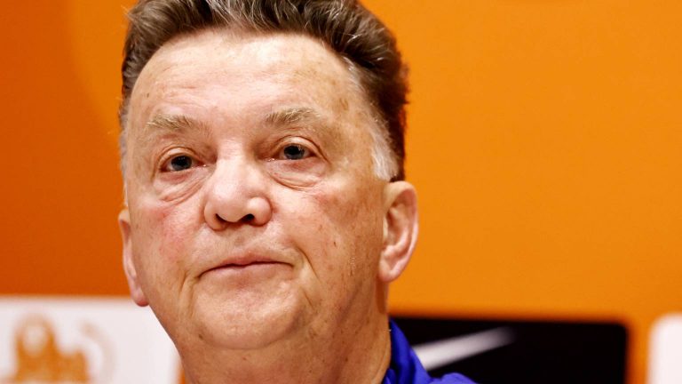 Bondscoach Van Gaal moet in isolatie na positieve coronatest
