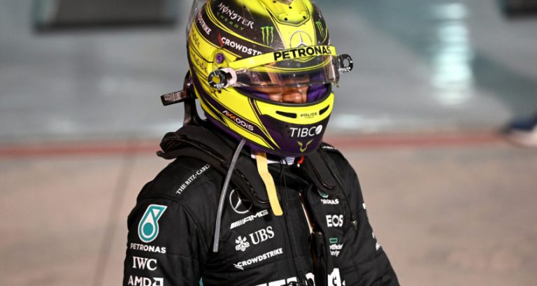 Hamilton denkt niet aan zege in Jeddah: ‘Hebben een fundamenteel probleem’