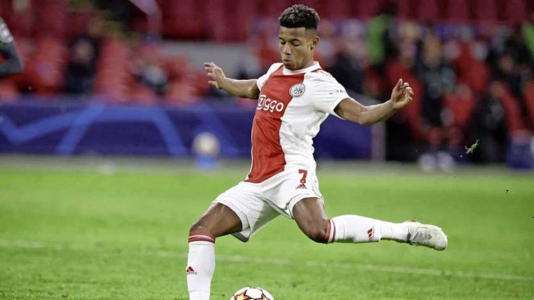 Ajax leefde mee met David Neres in Oekraïne