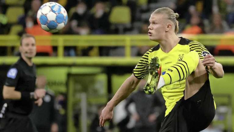 Dortmund sluipt richting Bayern bij rentree Haaland