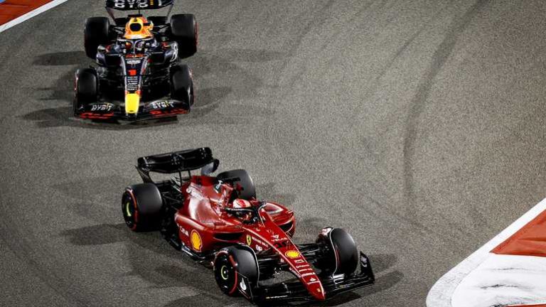 Charles Leclerc geniet van gevecht met Max Verstappen: ’Ik wil hard racen’