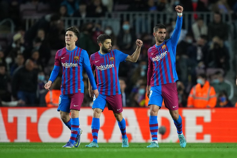 Barça dendert door onder Xavi: Osasuna maakt geen schijn van kans
