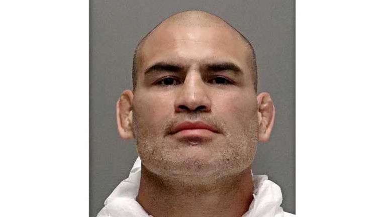 ’UFC-ster Cain Velasquez in cel vanwege poging tot moord nadat dochter werd misbruikt’
