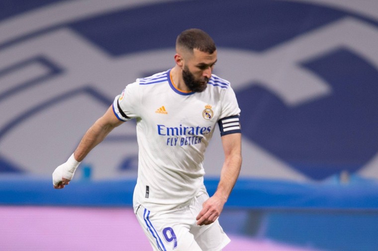 Daarom speelt Benzema sinds 2019 met verband om zijn hand