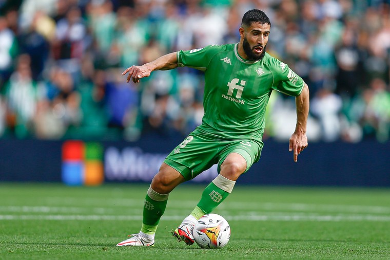 Fekir laat zich gek maken door baardtrekker en ontkomt niet aan schorsing
