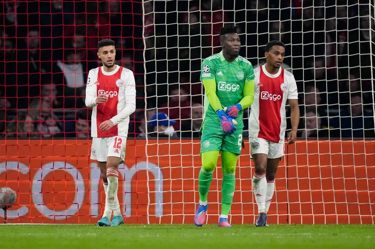 Houding Ajax verhardt: bijtekenen of vertrekken met nog één jaar
