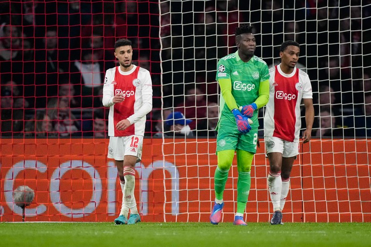 Ten Hag en Tadic balen: ‘Onana heeft sorry gezegd’